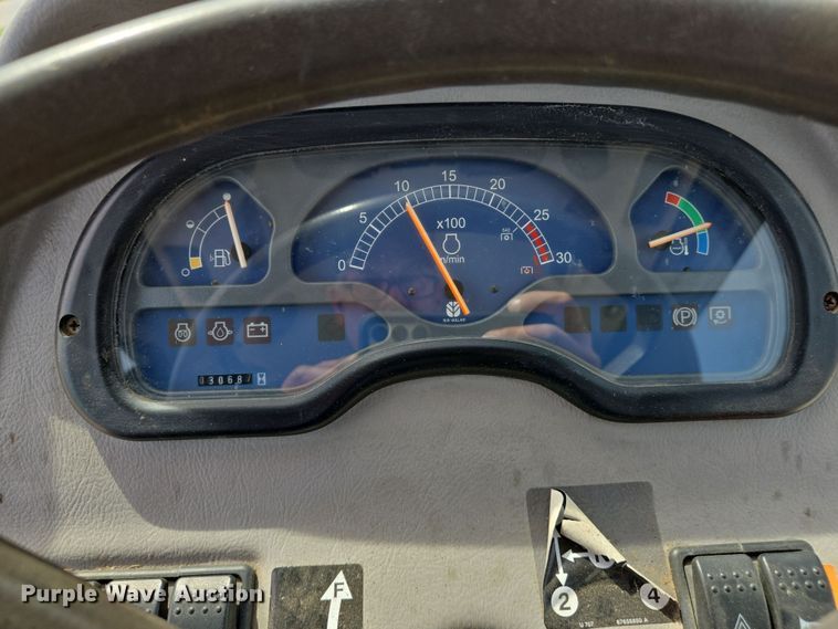 image for item EJ7512 2007 New Holland T2420 MFWD tractor