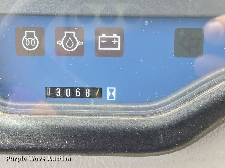 image for item EJ7512 2007 New Holland T2420 MFWD tractor