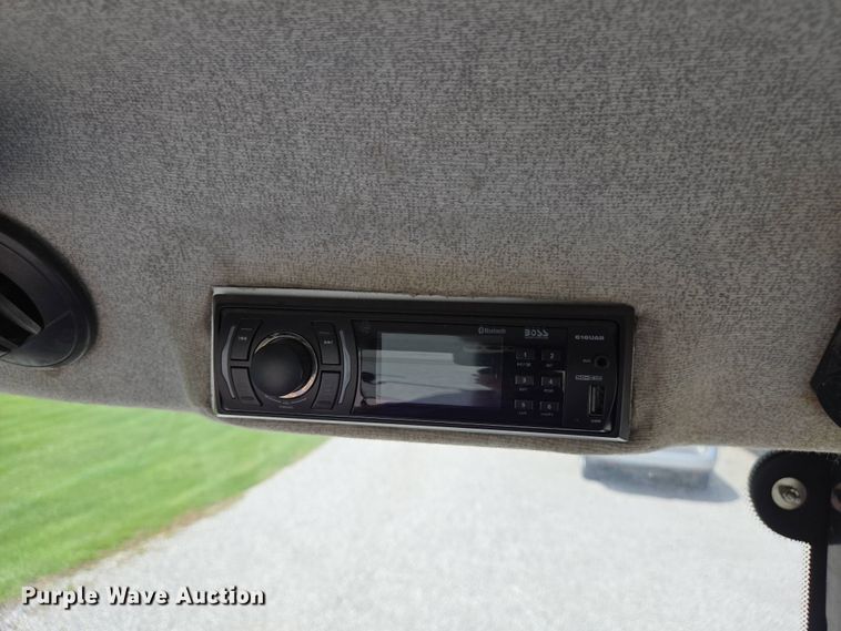 image for item EJ7512 2007 New Holland T2420 MFWD tractor