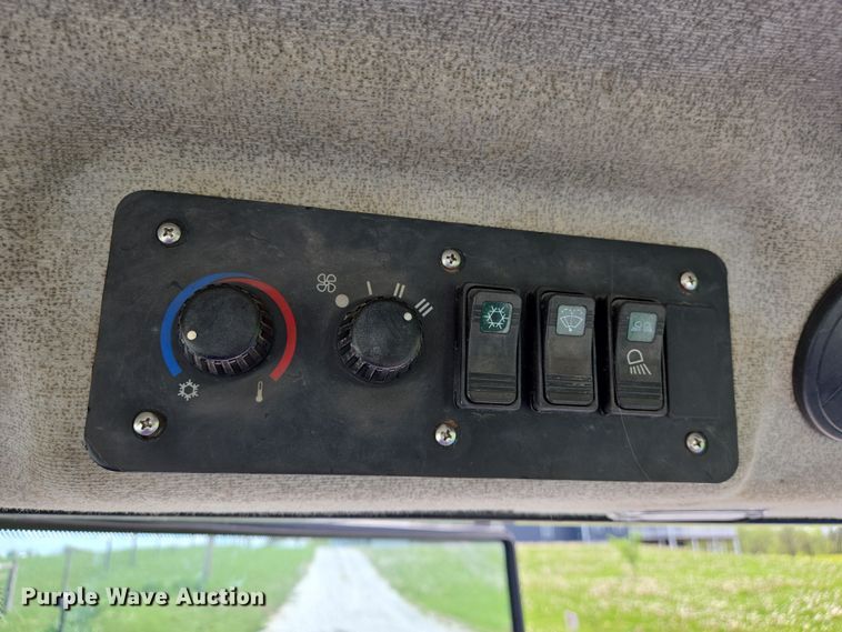 image for item EJ7512 2007 New Holland T2420 MFWD tractor