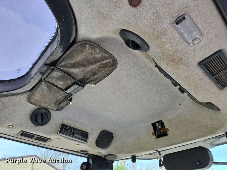 image for item EJ7512 2007 New Holland T2420 MFWD tractor