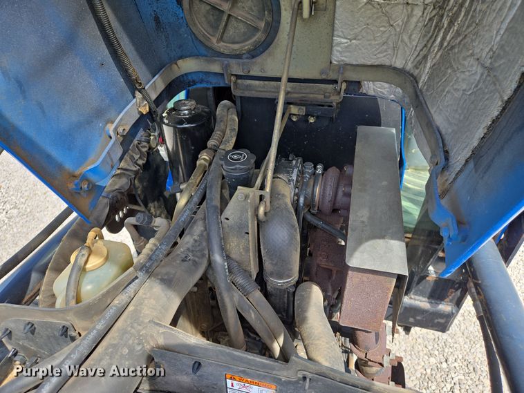 image for item EJ7512 2007 New Holland T2420 MFWD tractor