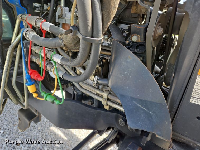 image for item EJ7512 2007 New Holland T2420 MFWD tractor