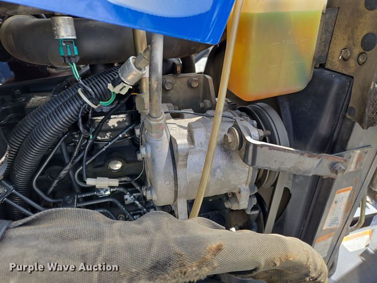 image for item EJ7512 2007 New Holland T2420 MFWD tractor