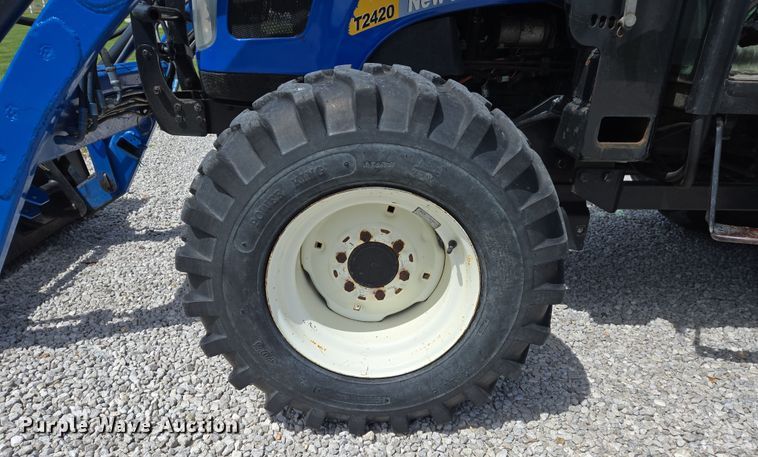 image for item EJ7512 2007 New Holland T2420 MFWD tractor