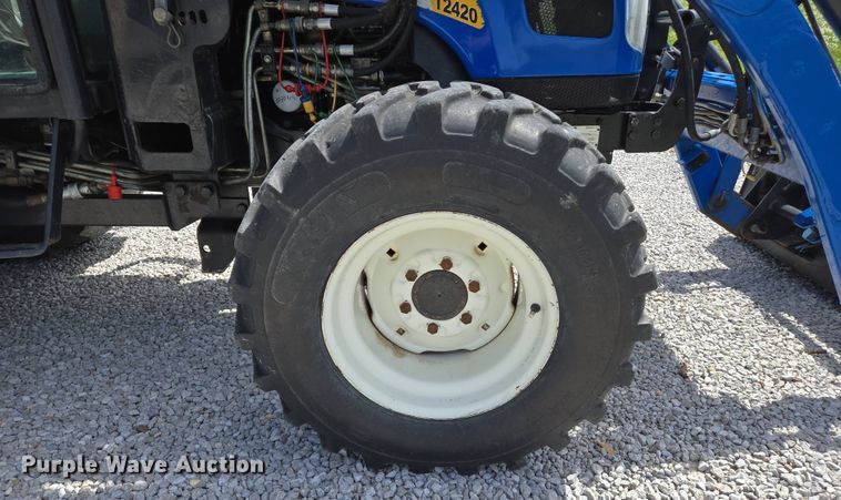 image for item EJ7512 2007 New Holland T2420 MFWD tractor