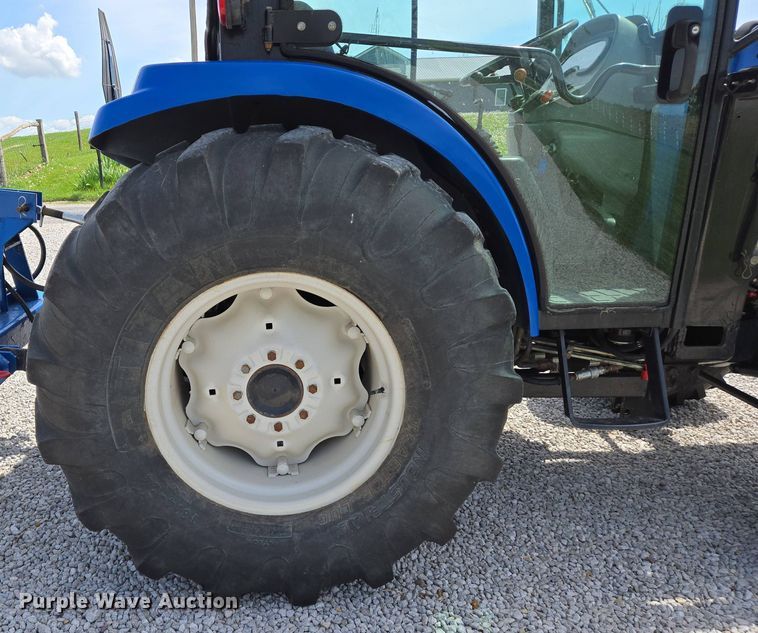 image for item EJ7512 2007 New Holland T2420 MFWD tractor