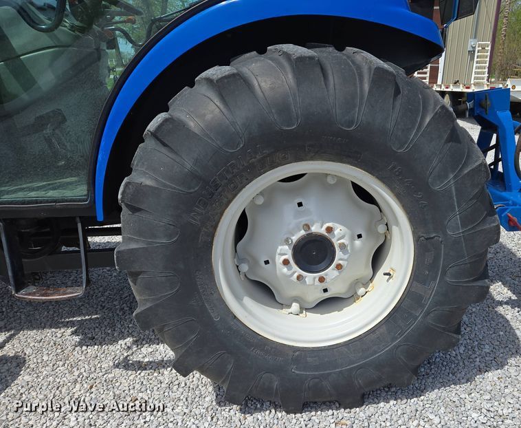 image for item EJ7512 2007 New Holland T2420 MFWD tractor