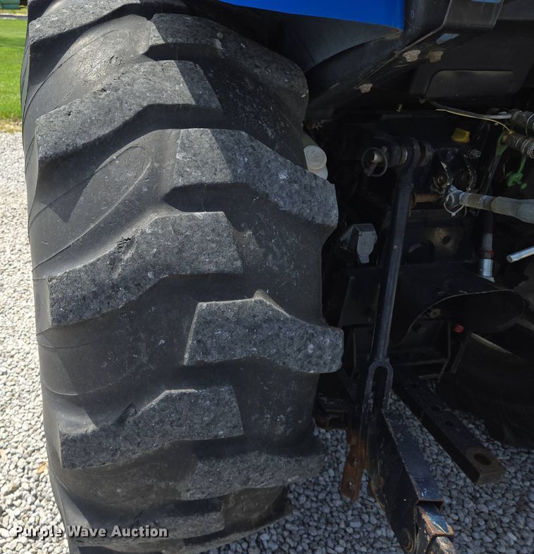 image for item EJ7512 2007 New Holland T2420 MFWD tractor