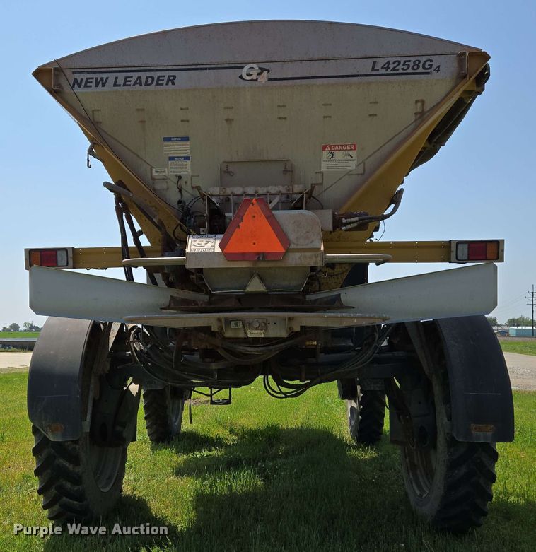 image for item EJ7533 2015 RoGator RG1100B spreader