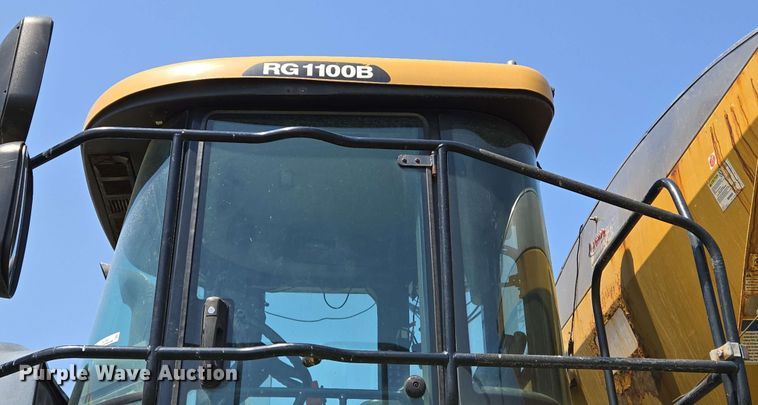 image for item EJ7533 2015 RoGator RG1100B spreader