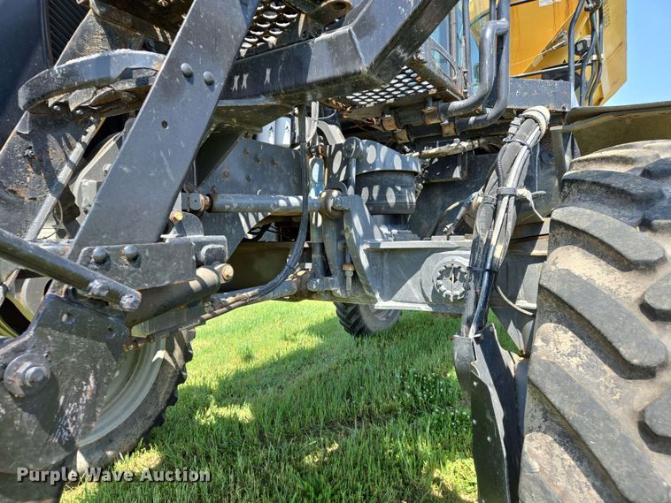 image for item EJ7533 2015 RoGator RG1100B spreader