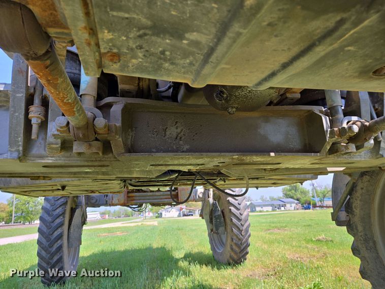 image for item EJ7533 2015 RoGator RG1100B spreader