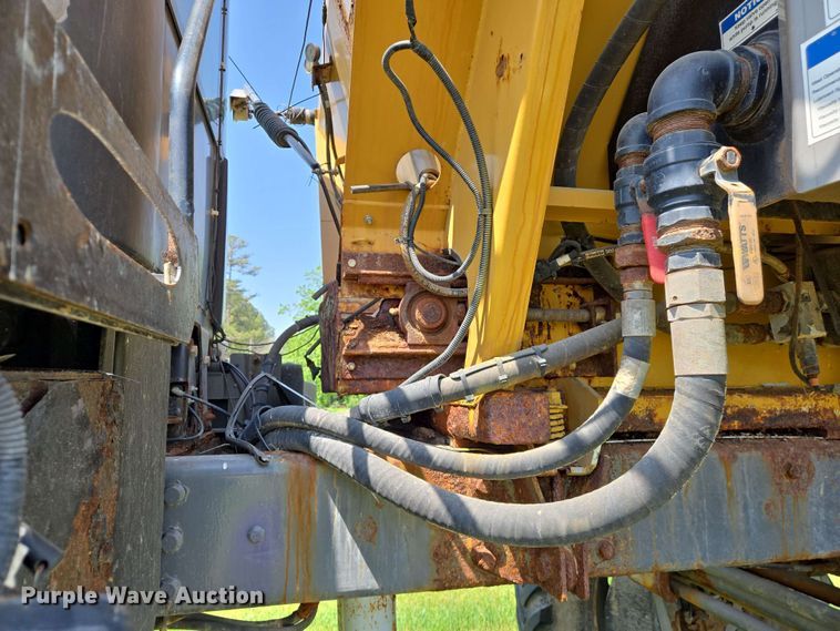 image for item EJ7533 2015 RoGator RG1100B spreader