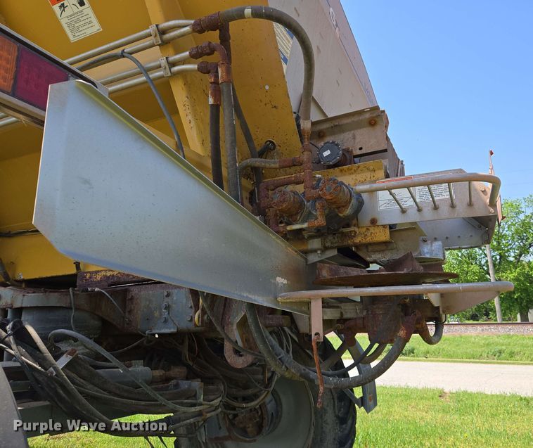 image for item EJ7533 2015 RoGator RG1100B spreader