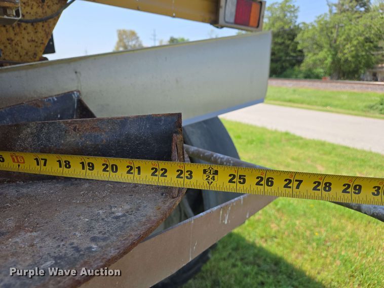 image for item EJ7533 2015 RoGator RG1100B spreader