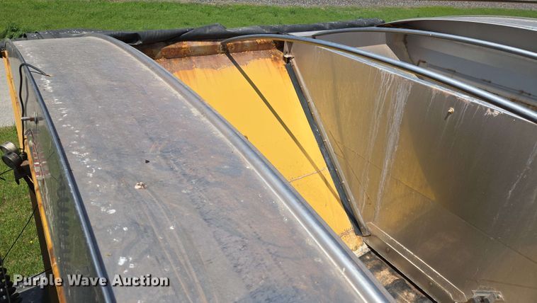 image for item EJ7533 2015 RoGator RG1100B spreader