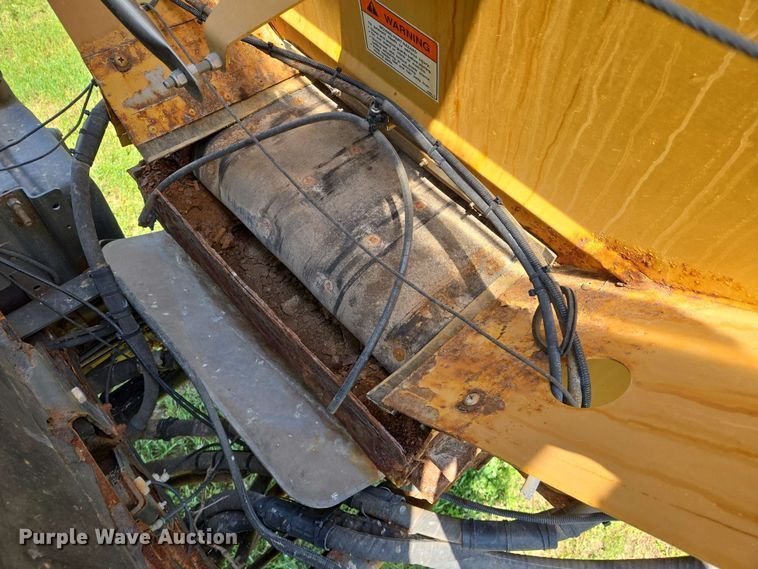 image for item EJ7533 2015 RoGator RG1100B spreader