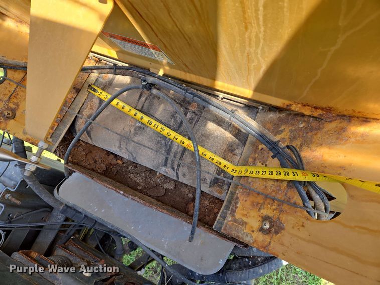 image for item EJ7533 2015 RoGator RG1100B spreader