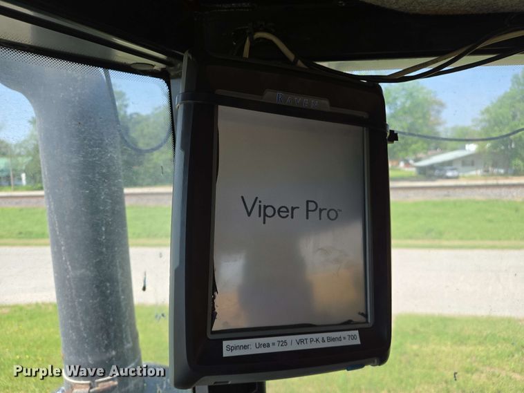 image for item EJ7533 2015 RoGator RG1100B spreader