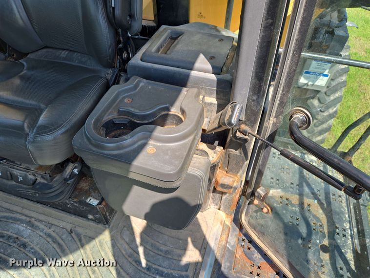 image for item EJ7533 2015 RoGator RG1100B spreader