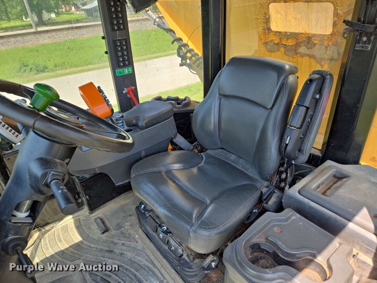 image for item EJ7533 2015 RoGator RG1100B spreader