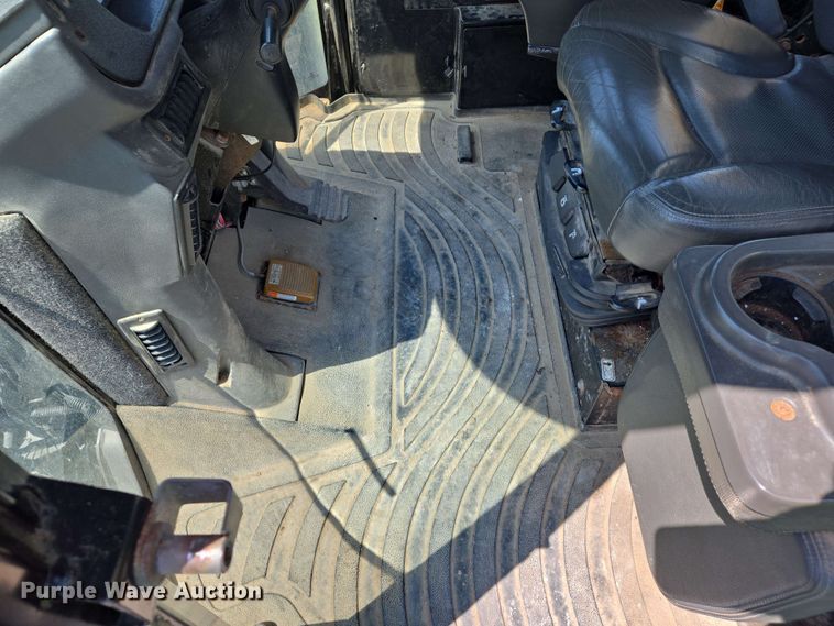 image for item EJ7533 2015 RoGator RG1100B spreader