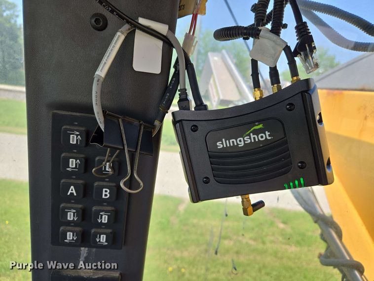 image for item EJ7533 2015 RoGator RG1100B spreader