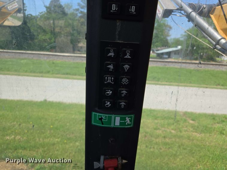 image for item EJ7533 2015 RoGator RG1100B spreader