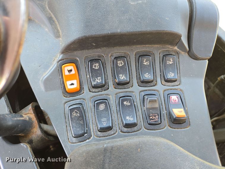 image for item EJ7533 2015 RoGator RG1100B spreader