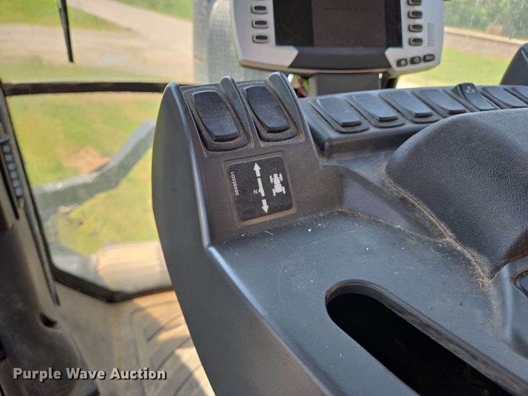 image for item EJ7533 2015 RoGator RG1100B spreader