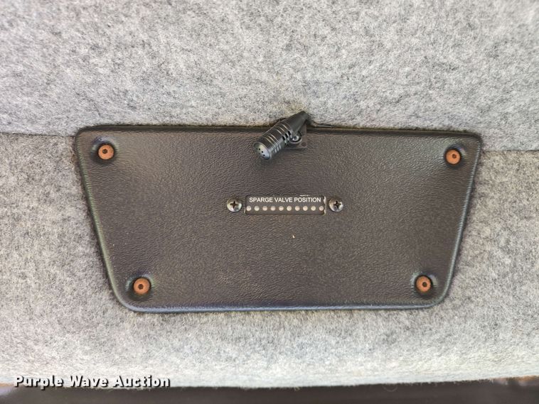 image for item EJ7533 2015 RoGator RG1100B spreader