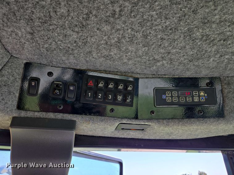 image for item EJ7533 2015 RoGator RG1100B spreader