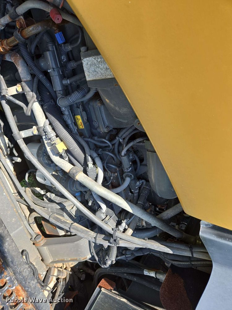 image for item EJ7533 2015 RoGator RG1100B spreader