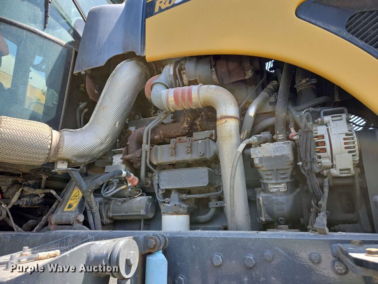 image for item EJ7533 2015 RoGator RG1100B spreader