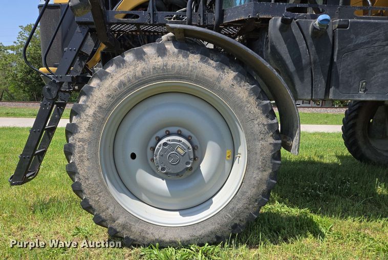 image for item EJ7533 2015 RoGator RG1100B spreader