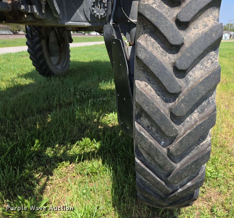 image for item EJ7533 2015 RoGator RG1100B spreader