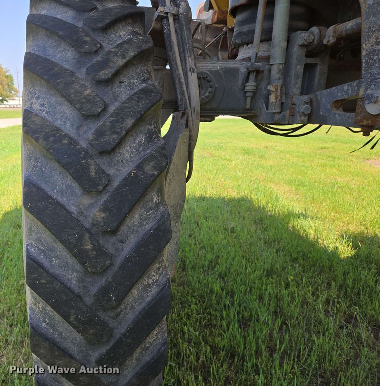 image for item EJ7533 2015 RoGator RG1100B spreader