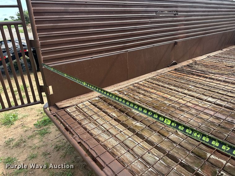 image for item EJ8696 Gooseneck Trailer  7820 livestock trailer