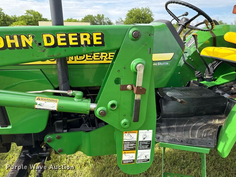 image for item EJ8759 2001 John Deere 5320 tractor