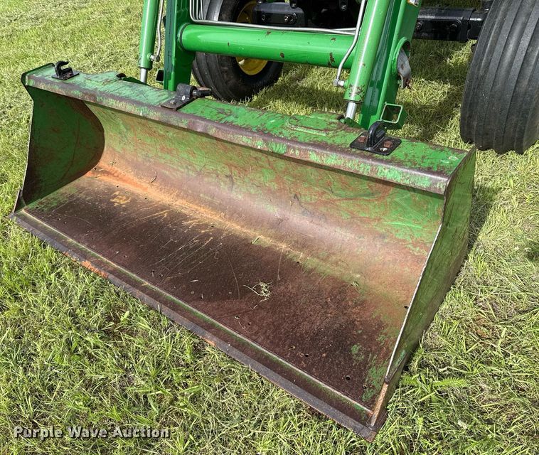 image for item EJ8759 2001 John Deere 5320 tractor