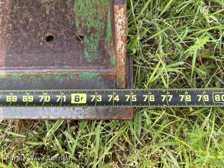 image for item EJ8759 2001 John Deere 5320 tractor