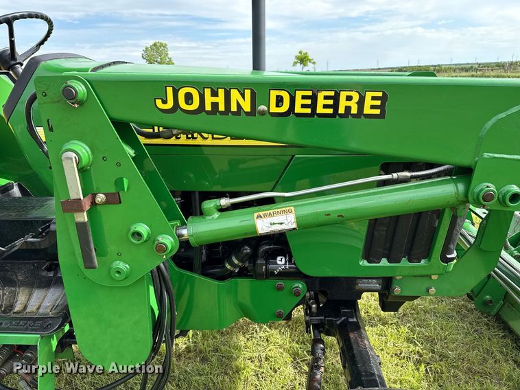 image for item EJ8759 2001 John Deere 5320 tractor