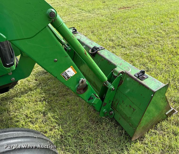 image for item EJ8759 2001 John Deere 5320 tractor