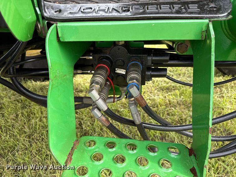 image for item EJ8759 2001 John Deere 5320 tractor