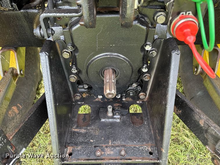 image for item EJ8759 2001 John Deere 5320 tractor