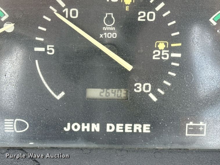 image for item EJ8759 2001 John Deere 5320 tractor