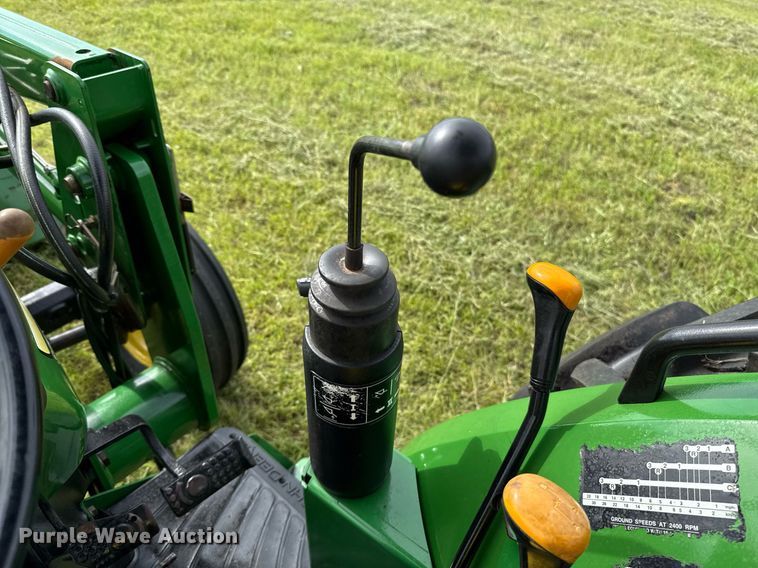 image for item EJ8759 2001 John Deere 5320 tractor