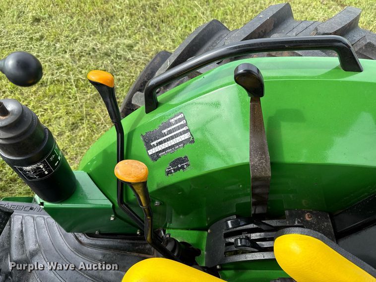 image for item EJ8759 2001 John Deere 5320 tractor