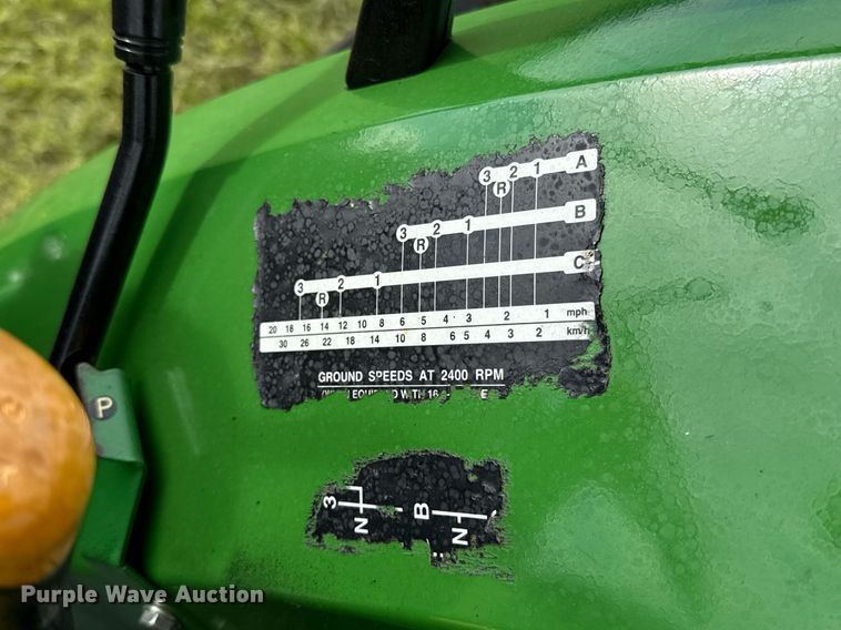 image for item EJ8759 2001 John Deere 5320 tractor